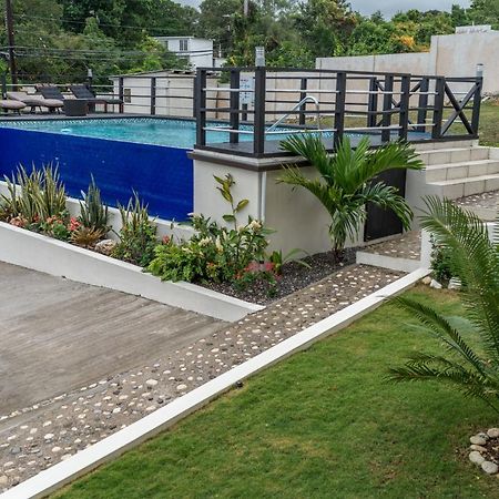 Family Complex Beside Beach W/Pool Montego Bay #1 المظهر الخارجي الصورة