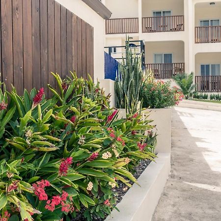 Family Complex Beside Beach W/Pool Montego Bay #1 المظهر الخارجي الصورة