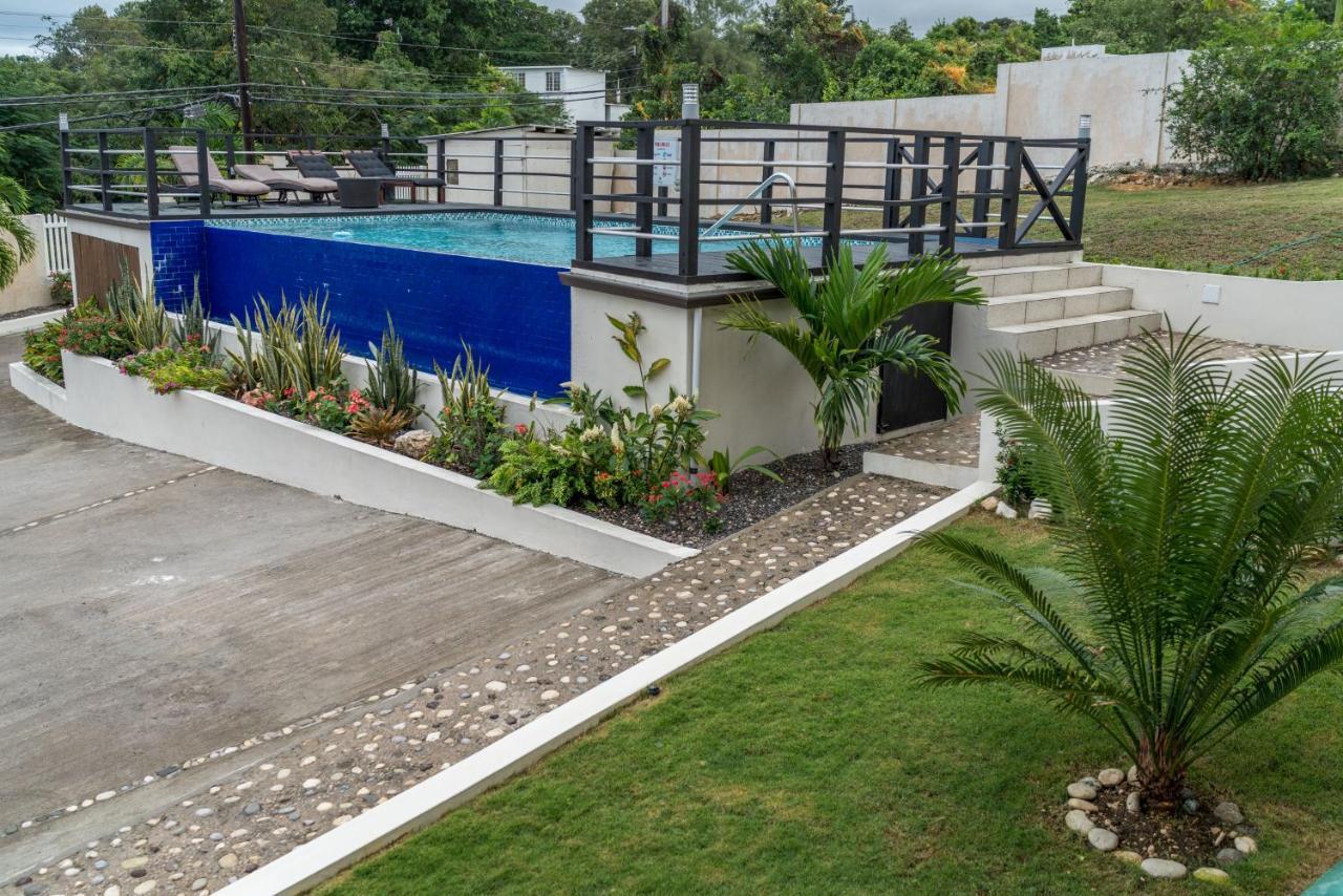 Family Complex Beside Beach W/Pool Montego Bay #1 المظهر الخارجي الصورة