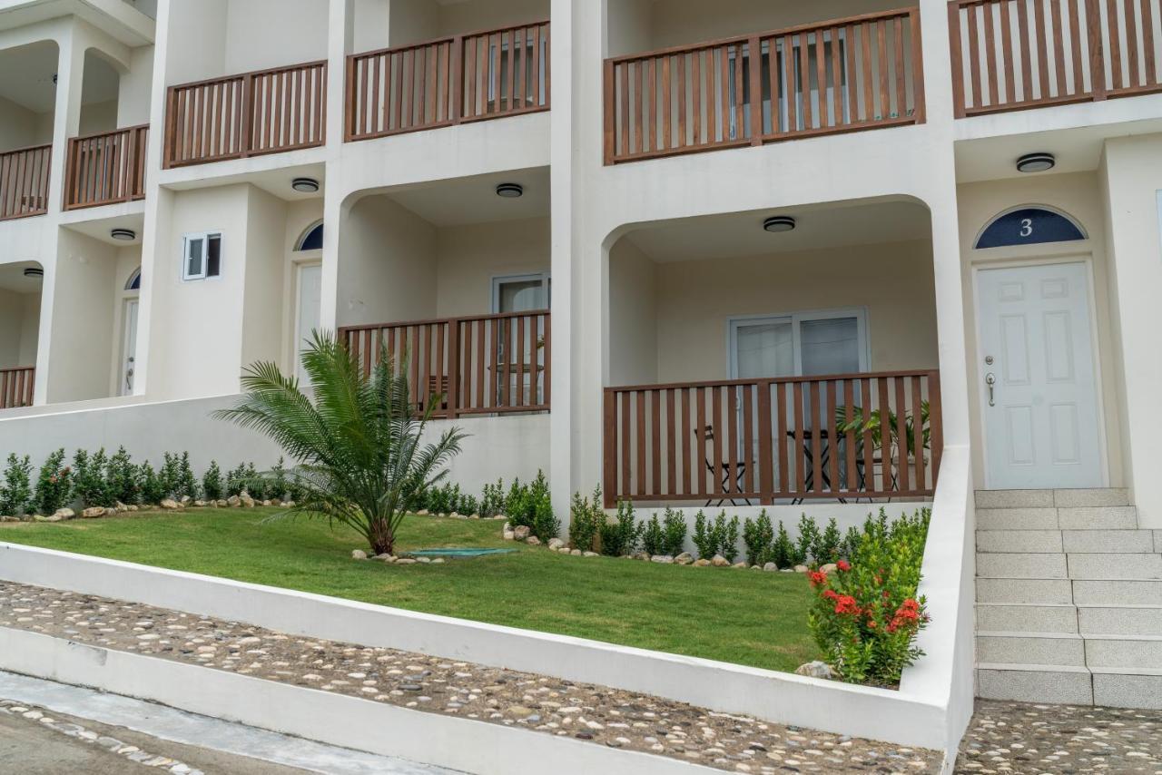 Family Complex Beside Beach W/Pool Montego Bay #1 المظهر الخارجي الصورة
