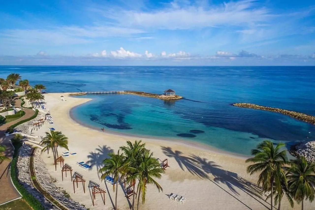 Family Complex Beside Beach W/Pool Montego Bay #1 المظهر الخارجي الصورة