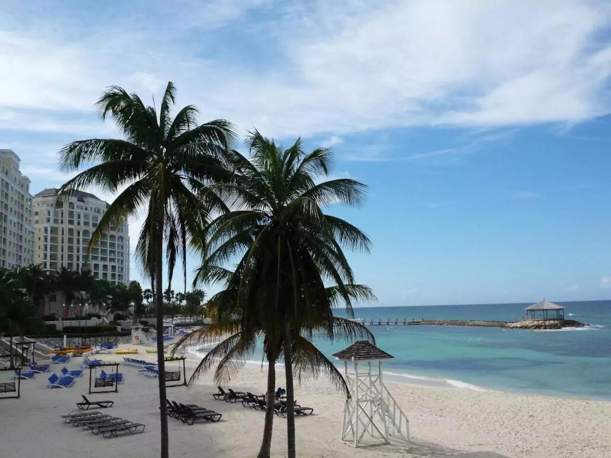 Family Complex Beside Beach W/Pool Montego Bay #1 المظهر الخارجي الصورة